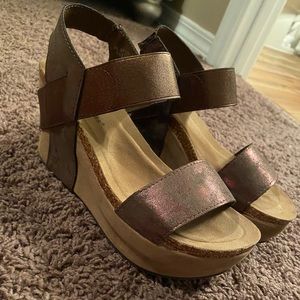 Pierre dumas wedge heels